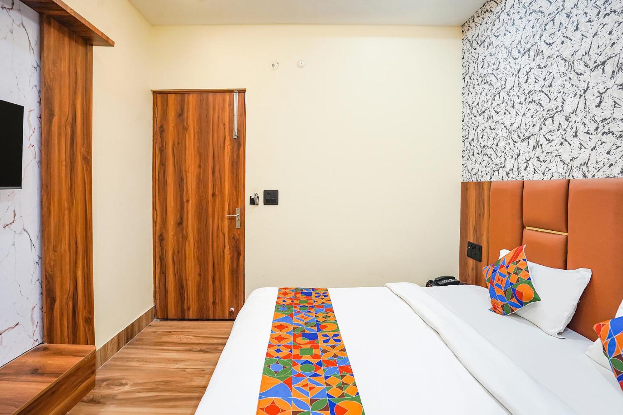 Fabhotel The Vrindavan Inn Экстерьер фото